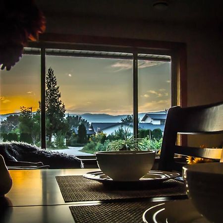 All Seasons Bed & Breakfast Kelowna Eksteriør bilde
