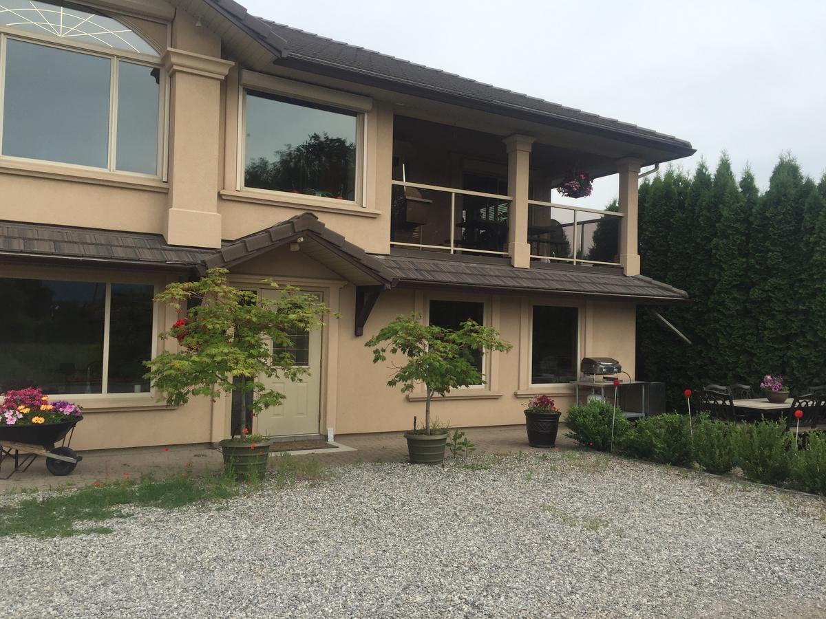 All Seasons Bed & Breakfast Kelowna Eksteriør bilde