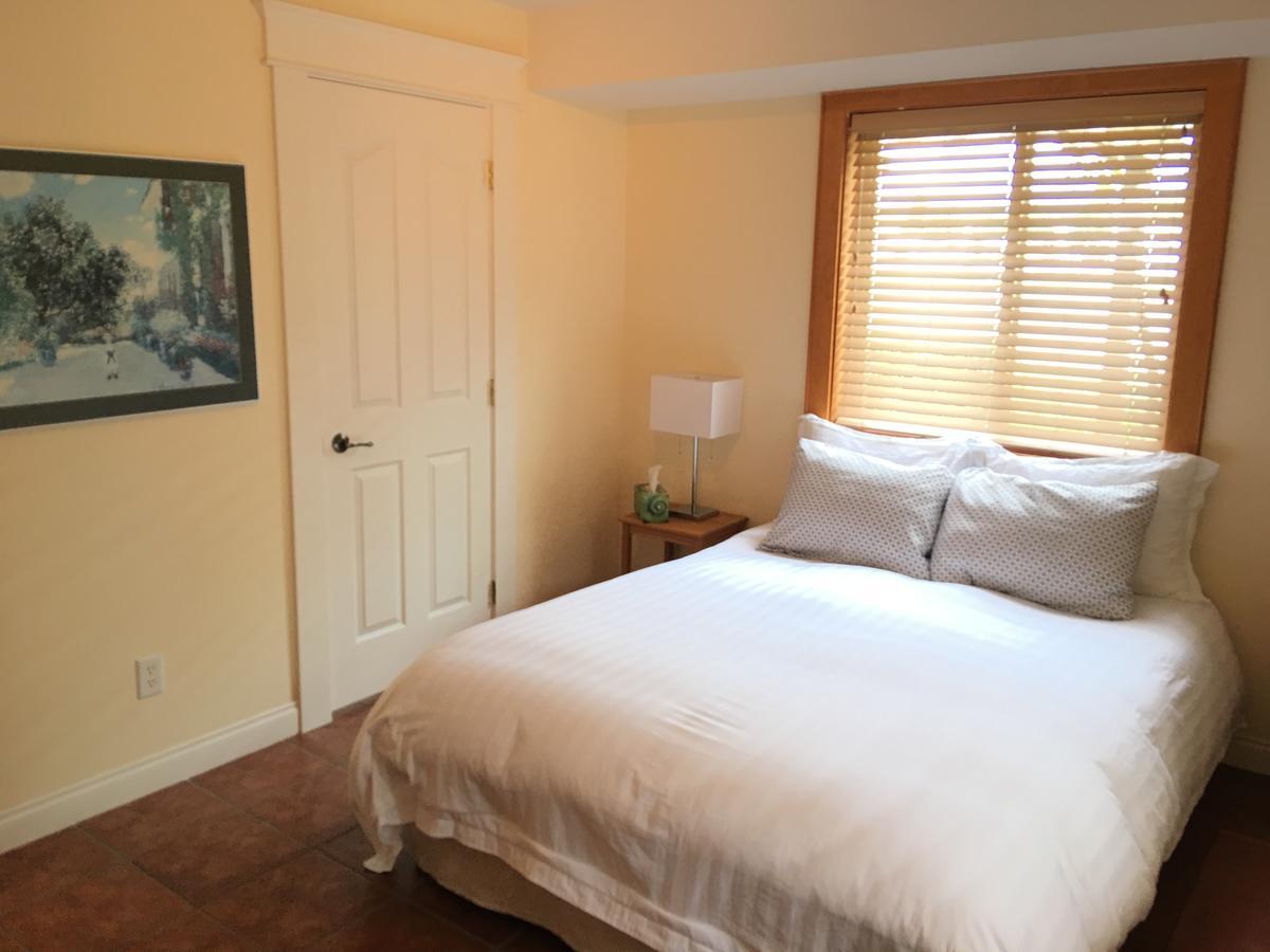 All Seasons Bed & Breakfast Kelowna Eksteriør bilde